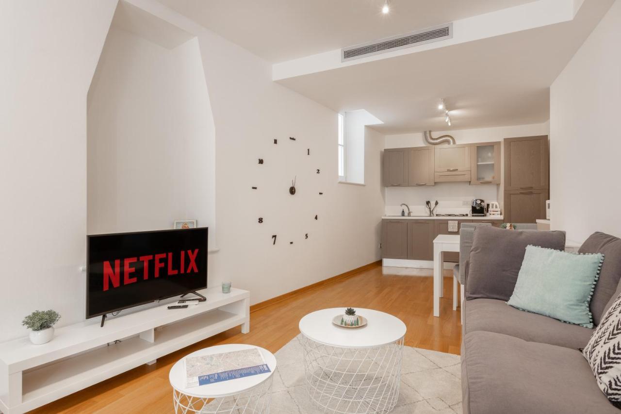 Suite Saba, Stile E Parcheggio In Centro A 的里雅斯特 外观 照片