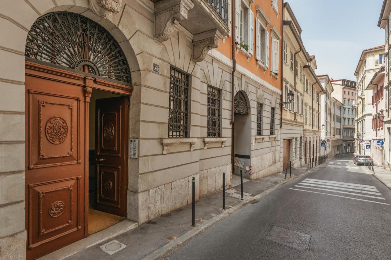 Suite Saba, Stile E Parcheggio In Centro A 的里雅斯特 外观 照片