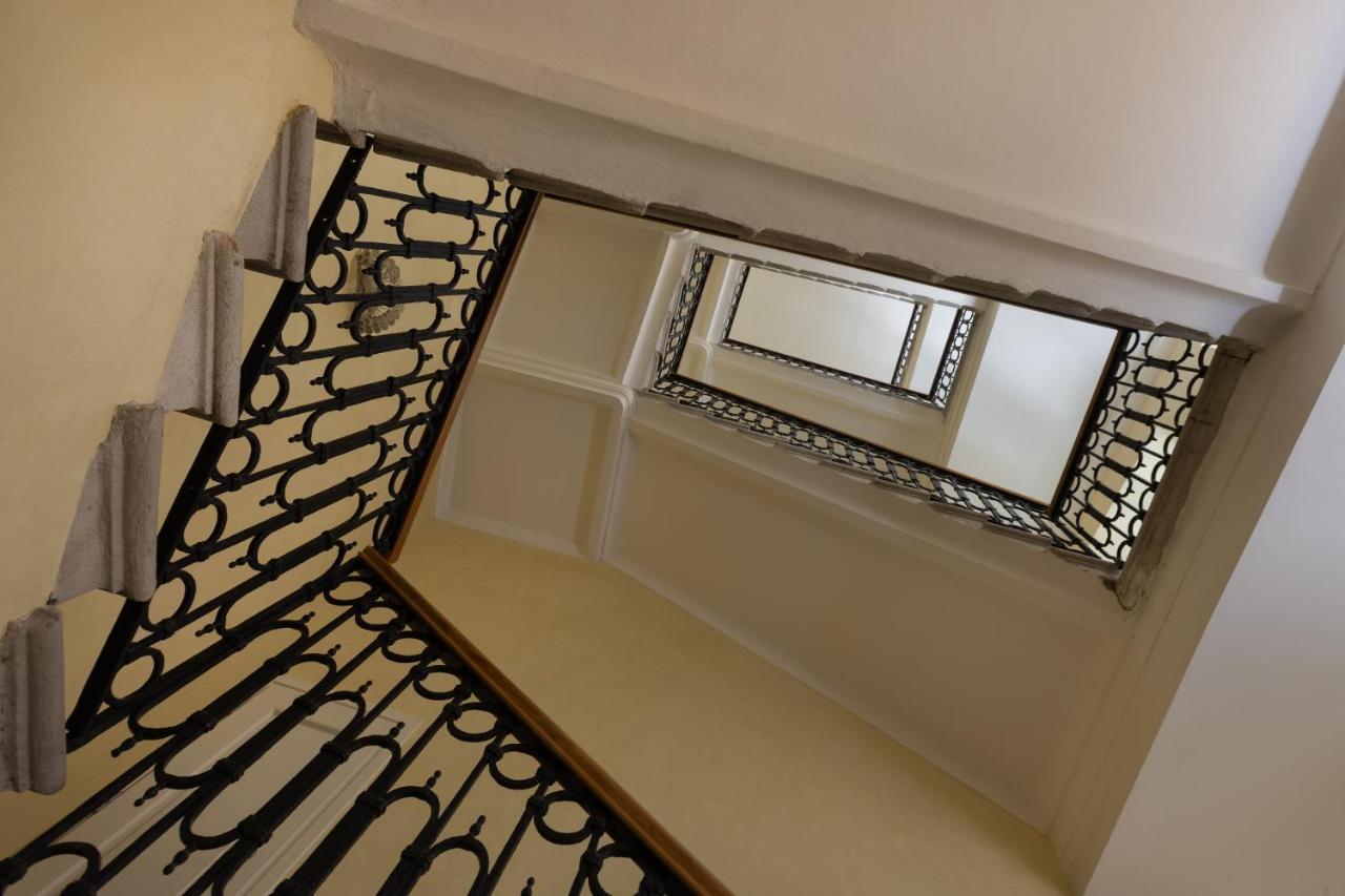 Suite Saba, Stile E Parcheggio In Centro A 的里雅斯特 外观 照片