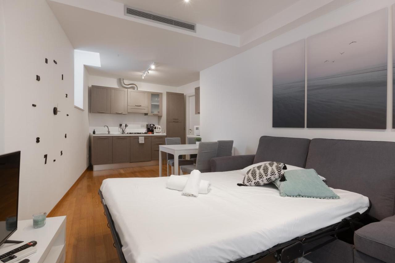 Suite Saba, Stile E Parcheggio In Centro A 的里雅斯特 外观 照片