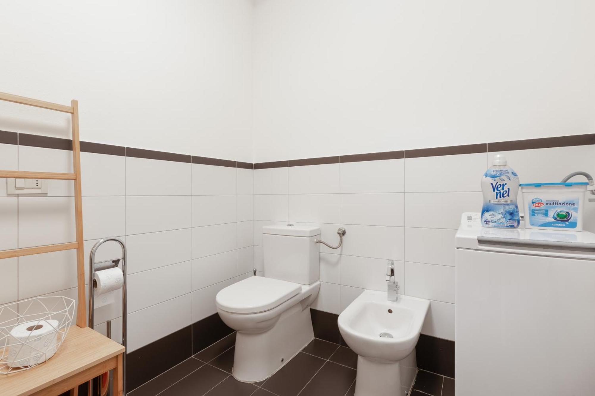 Suite Saba, Stile E Parcheggio In Centro A 的里雅斯特 外观 照片