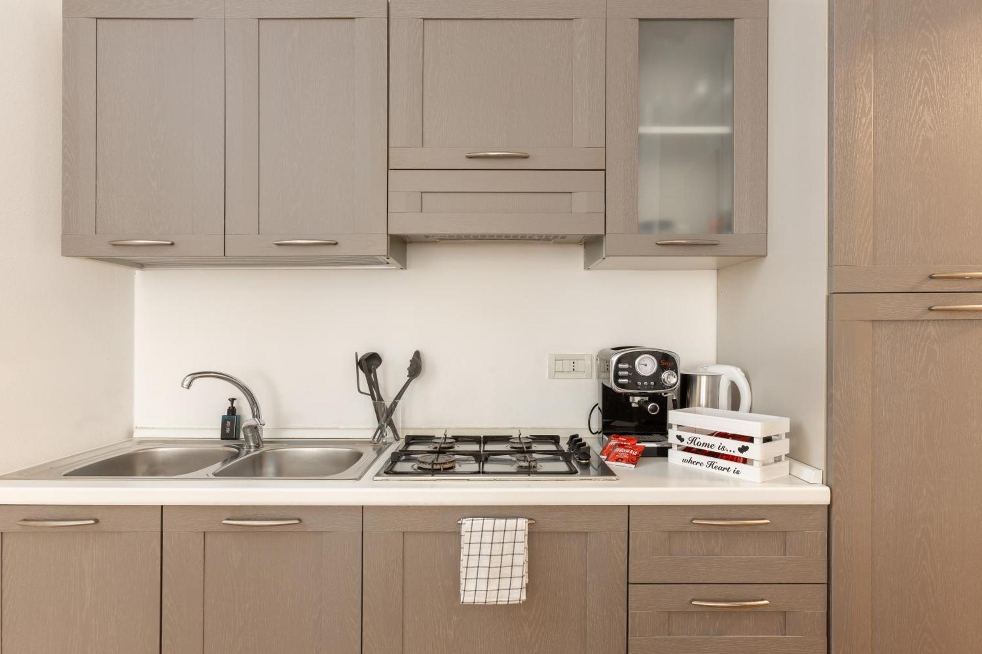 Suite Saba, Stile E Parcheggio In Centro A 的里雅斯特 外观 照片